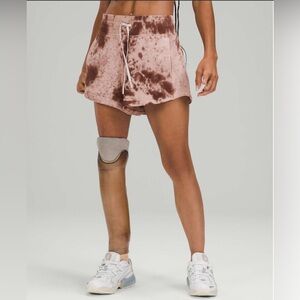 Lululemon Inner Glow Short 3" size 8